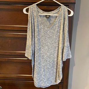 Cute lounge top with slits in the sleeve. Size XS